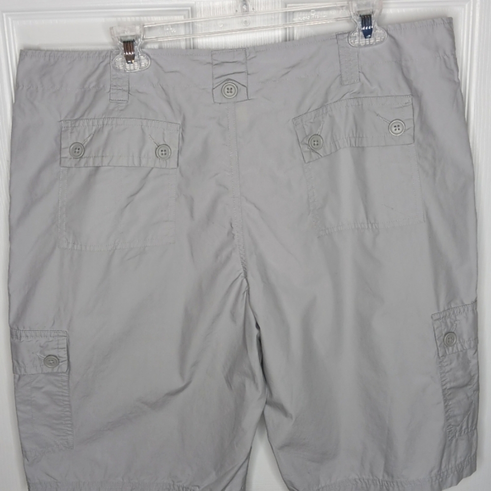 Cherokee Women's Bermuda Cargo Shorts Plus Size 18 Light Gray Casual - Picture 14 of 16